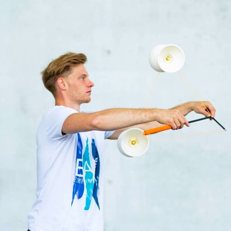 Sebastian Groitl Sebastian Groitl ist CEO, Trainer und Ansprechpartner für die Showgruppe.