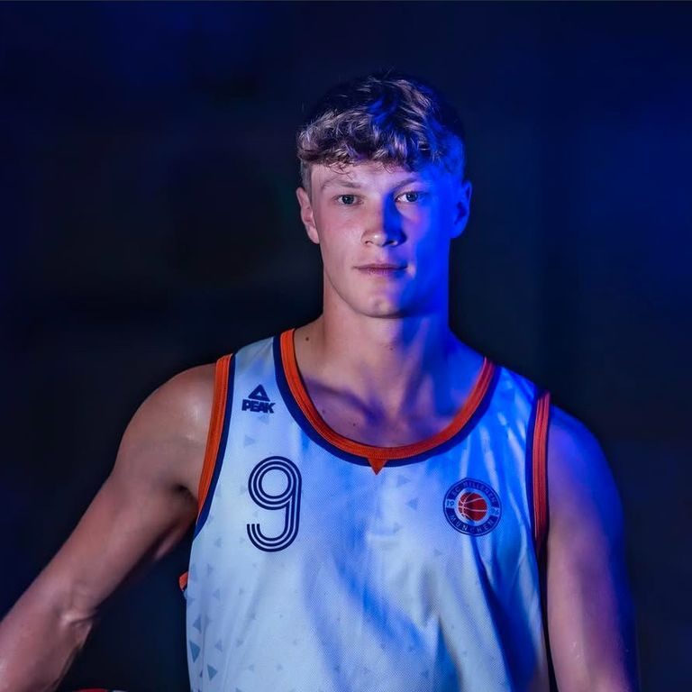 Henrie Höger ist Projektleiter, Trainer und Ansprechpartner für die Workshops und Kurse. Henrie Höger